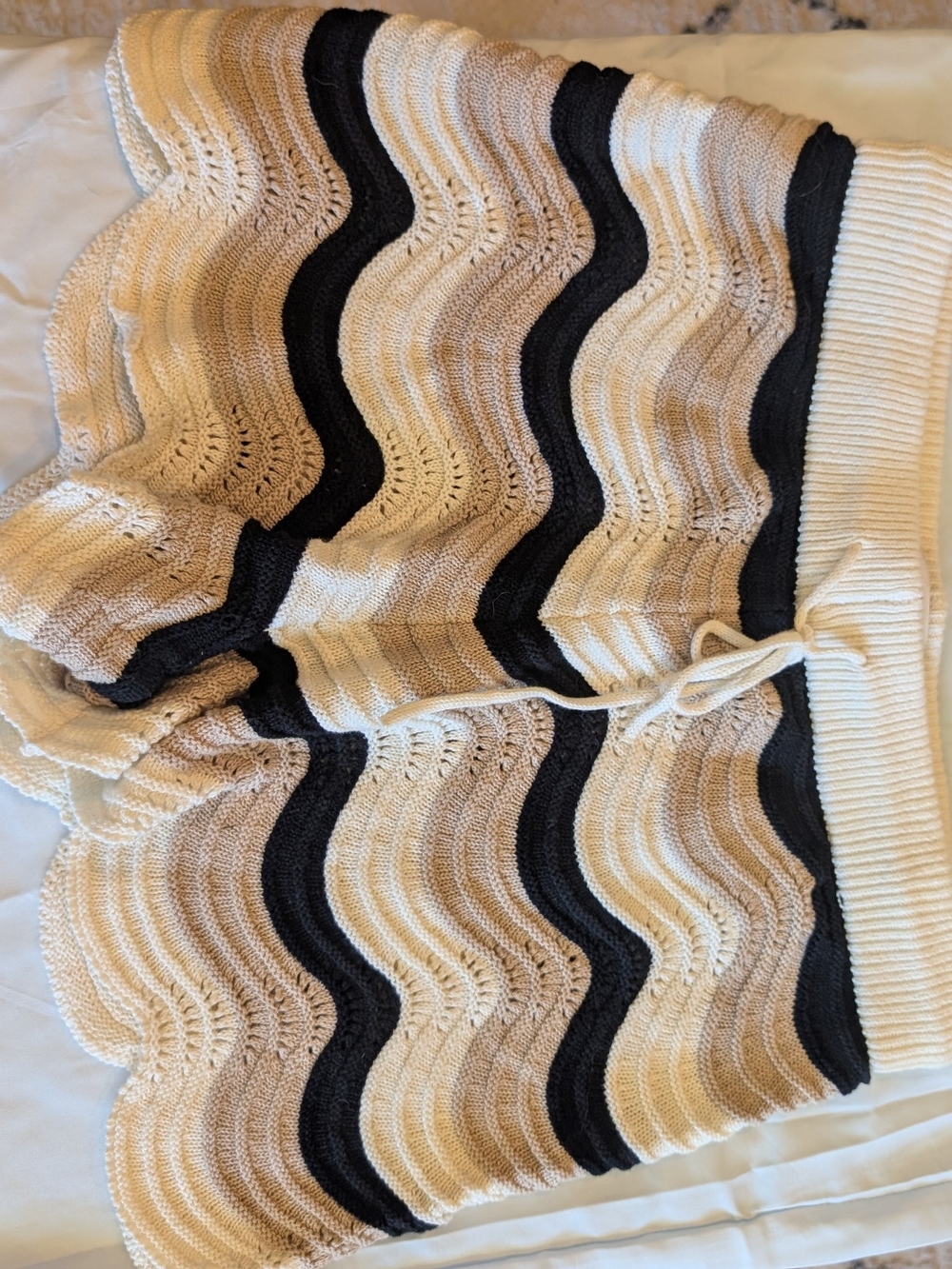Wave Knit Sweater Shorts in Cream, Beige & Black